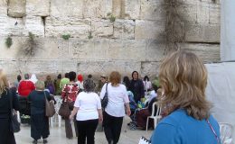 067a-Jerusalem-WailingWallWomen